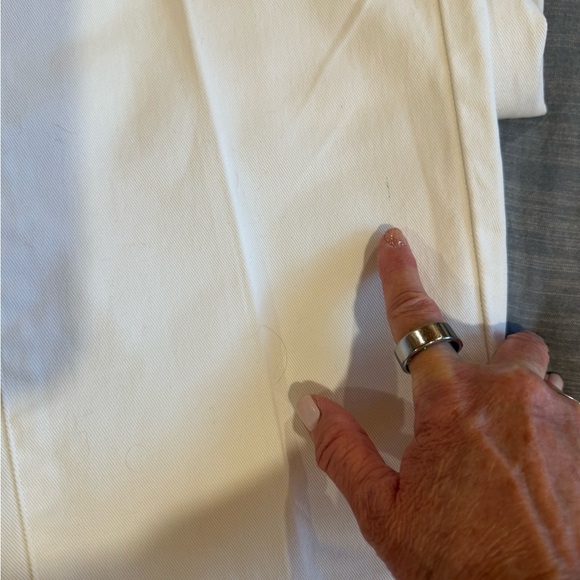 2/$30 Appleseed ladies’ size 16 white jeans relaxed fit with stretch - Picture 7 of 7